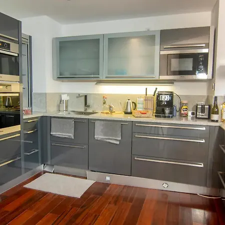 Wonderful 3bd Apt * Praha